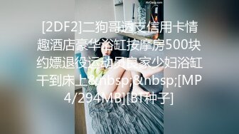 美臀年轻少妇，小哥拿出大鸡吧在屁股上蹭，和她说蹭蹭不进去，还真不进去啊