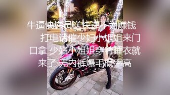 沙发上无套后入翘臀女友