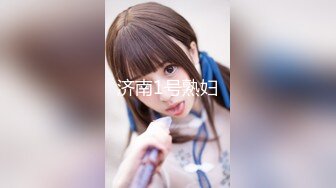 【最新封神❤️极品乱伦】海角乱伦大神『家有迷人小嫂』新作-在客厅背着哥哥和小嫂子做爱 放开姿势没忍住全内射进逼里