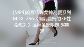 让女朋友穿上护士制服窗台操