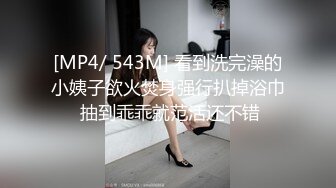 风骚小少妇的3P，全程露脸伺候两根大鸡巴深喉口交主动上位，看着屏幕听狼友指挥各种抽插浪叫不止别错过