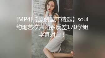 色魔闯入女厕看到多毛小嫩鲍直接伸手摸胆子是真的大