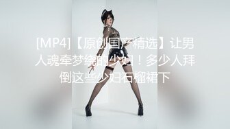 最新4月震撼！万人在线追踪OF甜美可爱清纯风博主【绯红小猫】露脸私拍②，各种大号道具双洞疯狂紫薇，相当反差 (4)