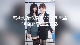 家庭摄像头破解强开偷拍居家少妇挑逗正在玩手机的老公玩弄鸡巴舔一舔开草内射=