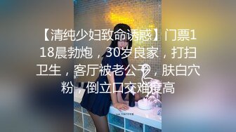 酒店女厕全景偷拍皮靴美女的粉嫩小鲍鱼