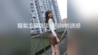 【极品稀缺破解摄像头】漂亮学生妹在家也会按耐不住摸逼玩几下 边看手机啪啪小视频边玩穴 这是缺男人了 (5)