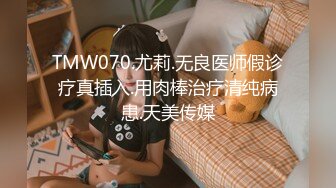 精瘦猛男主题酒店约外围小妹，短裙美腿脱掉衣服摸一把，坐在身上磨蹭小穴，转战床上侧入爆插爽翻