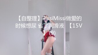 [MP4/ 853M]&nbsp;&nbsp;群P名场面！美少妇被一群大汉轮番操！两根屌抓起来舔，边操穴边吃，骑乘位爆插太骚了