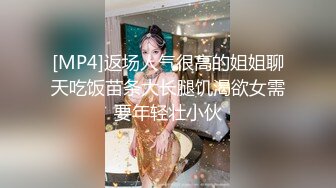 美如翘臀优雅御姐『沫宝』穿着长筒靴被哥哥按在桌子上后入每一下都顶到子宫，叫的这么大声会被隔壁听到嘛？