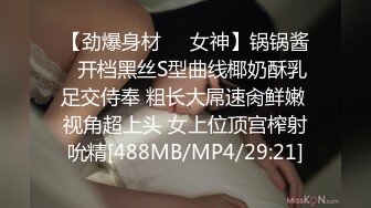 长相不错的气质新人妹子露脸道具自慰插穴，特写近景带毛鲍鱼