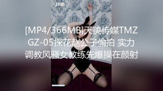 [MP4]气质绝佳漂亮的美少妇,美女刚进屋男的就按奈不住抱着屁股要插她