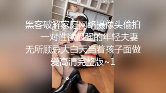 [MP4/ 317M] 乖巧学妹露脸听大哥的话穿上黑丝舔弄大鸡巴，让大哥压在身下爆草抽插