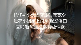 一王两后，帝王般享受！难得一见OF无敌巨乳大奶牛【hhh1231】最新啪啪长视频，肏一个手还玩一个，双波霸玩到虚脱 (6)