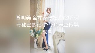 黑客破解家庭网络摄像头偷拍 老婆在厨房煮饭过程中被欲火浑身的老公 扒光抱起一顿操