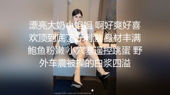 主题酒店摄像头偷拍白色床看打扮是来度假的夫妻媳妇撅着个屁股被后入打屁股