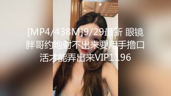 湖南美女模特张茹出名前与男友自拍第四部,镜子前操到床上不敢大叫捂着嘴