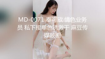 尾随偷拍 宽松白裙小姐姐被透心凉CD抬腿角度窄内脏了一大块 短裙少妇和闺蜜逛街蓝色骚丁露出黑森林