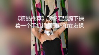 丰满美妖-涵曦，看着欧美大片，丝袜摩擦棒棒，娇喘迷人则很难妩媚！