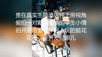 丝袜高跟大长腿风骚女模特激情大秀啪啪直播，跪着舔弄大鸡巴吸蛋蛋，让小哥无套爆草蹂躏，直接射嘴里给她吃