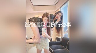 座盗市便所虫迎来一位颜值颇高的红衣美女，这馒头B绝了