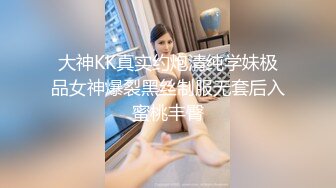 漂亮妹子用小嘴让对方开心