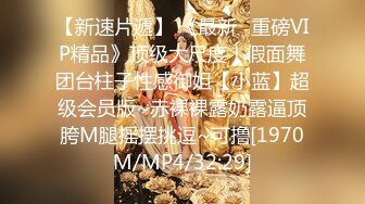 [MP4/ 563M] 居家小情侣在家直播赚外快，完美露脸女友颜值在线 手指掰穴紧致的很无套打桩鲍鱼