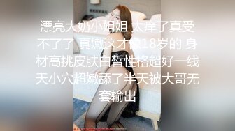 清纯系学生妹和男友校外出租屋同居,厨房做饭就被脱下裤子後入,又是元气满满壹天