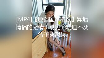 游乐场女厕全景偷拍多位极品少妇的各种美鲍鱼 (2)