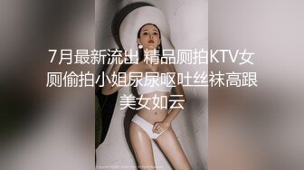 战神小利经典又纯又欲眼镜妹返场，迫不及待脱掉衣服插嘴，翘起屁股揉穴调情，侧入打桩抽插猛操