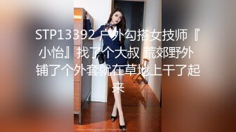 大奶人妻黑丝诱惑，如狼似虎的年纪镜头前勾搭饥渴的狼友，互动撩骚揉奶玩逼道具抽插，表情好骚淫声荡语不断