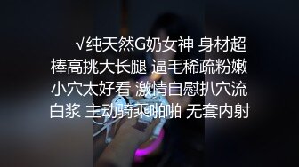 窗外偷拍居家躶體洗漱的美女,閑得沒事捏奶頭玩不是挑逗人嗎