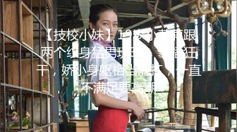 固定全景脸逼同框，服装城女厕偸拍多位少女少妇方便，红衣皮靴女蹲下后穴门大开属实有点想入非非了2