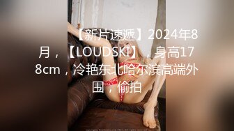 骚味浓郁白衣荡妇从后面抱着大力揉捏奶子，丰满肉体触感还是不错，扑上去猛烈抽插毫不手软狠狠用力搞