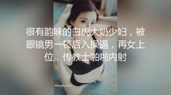 两个白嫩妹子跪爬姿势屁股翘的太销魂鸡巴猛力插入啪啪撞击