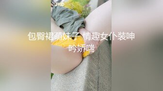 燕姐寻花家里玩个3P，伺候了大哥玩小弟，黑丝诱惑口交大鸡巴舔菊花，让小哥给舔逼塞个跳蛋刺激，主动上位