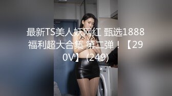 云南昆明豆豆龙虾馆老板娘大跳艳舞吸客 撩裙露内裤引发围观 路人惊呼生意卷到新高度