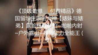 科技园女厕蹲守长T恤短发女神妹,鲜嫩粉红的窄小穴缝让人欲罢不能