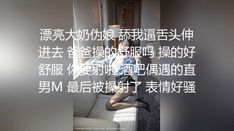 [MP4/ 980M] 表哥约婊妹草逼还免费，淫乱的房间激情啪啪旁边还有好姐妹，全程露脸激情啪啪主动上位抽插