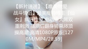 新来的小女人全程露脸在镜头前让狼友调教，大奶子好诱人，无毛白虎逼性感粉嫩，道具自慰呻吟，淫声荡语不断