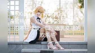 冒死趴墙偷窥房东的女儿洗澡❤️被她家的狗发现了一直叫