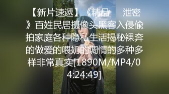 娃娃脸呆萌小姐姐，娇小身材炮友操逼，白丝美腿，无毛小骚逼，怼入小穴猛操，柰子晃动