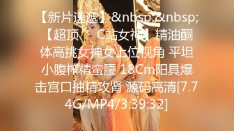 顶流网红 露脸才是王道！干练短发童颜巨乳肥臀反差网红muay订阅福利，露出3P紫薇双洞高潮无下限