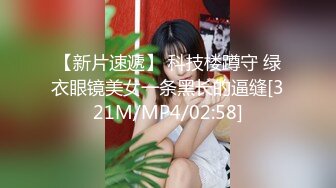 在出租屋里掰开白皙长发女友的双腿狂插