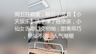 年轻的清纯学妹露脸被渣男玩弄，各种体位爆草抽插，骑在脖子上草嘴，乖巧听话还让小哥射嘴里吞精，尿尿刺激