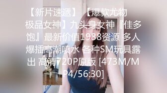 约操娇小身材骚骚美女,细腰美乳舔弄口交,扶着屁股后入猛顶,正入爆插小穴