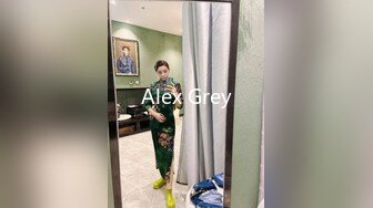 全家便利店老板卫生间暗藏针孔偷拍女员工及顾客如厕 (5)