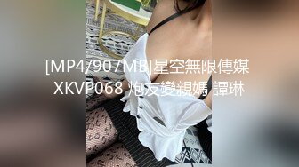 校园霸凌可怜胖妹被男女同学强迫脱光衣服喝马桶水,喝的恶心吐了一地还强迫她吃掉