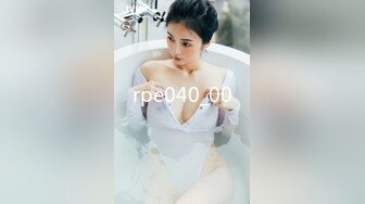 [MP4/ 837M]&nbsp;&nbsp;大眼巨乳萌妹子，露脸自慰，第一视角特写掰穴，完美展现微动之美白丝吊带诱惑十足