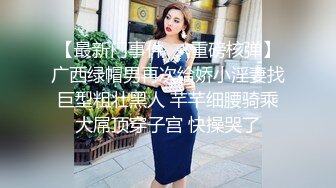 上夜班的巨乳护士小姐姐医院激情露出厕所尿尿回到宿舍洗澡自慰