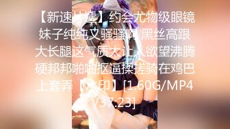 大神偷拍美女裙底风光 可爱眼镜JK妹妹和闺蜜一起被CD制服JK学妹年轻版黄圣依身材好白内